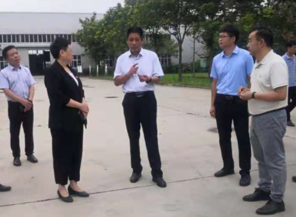 華龍區(qū)人大常委會主任楊理宏到公司開展“百人助百企”活動